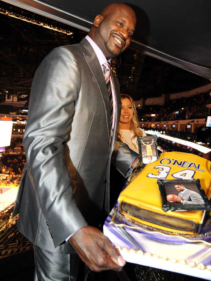 Shaquille-O'Neal-jersey-cake.jpg